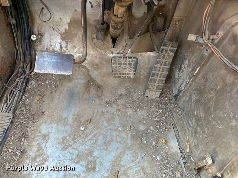 image for item OE9008 1986 International S2300 water truck