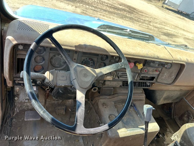 image for item OE9008 1986 International S2300 water truck