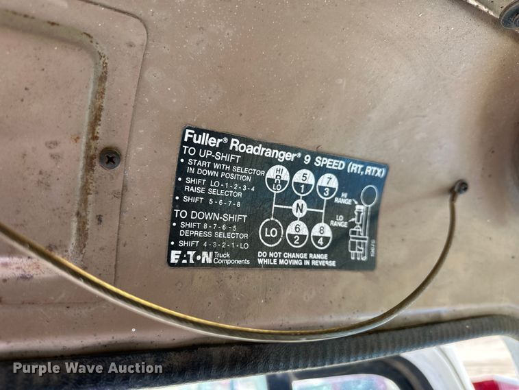 image for item OE9008 1986 International S2300 water truck