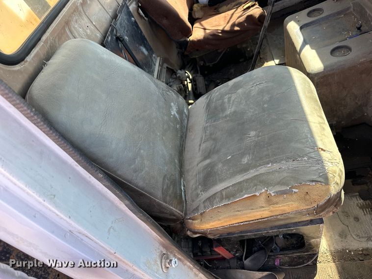 image for item OE9008 1986 International S2300 water truck