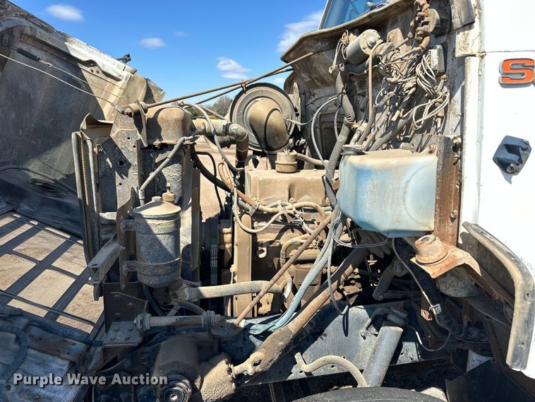 image for item OE9008 1986 International S2300 water truck