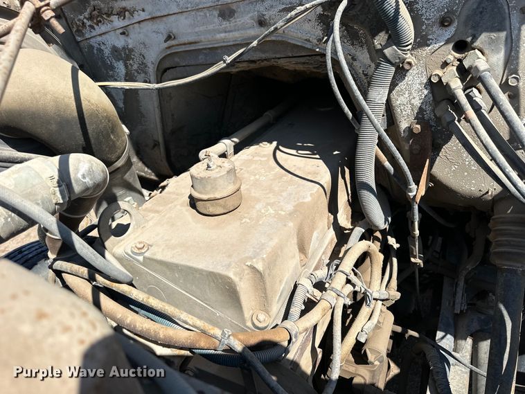 image for item OE9008 1986 International S2300 water truck