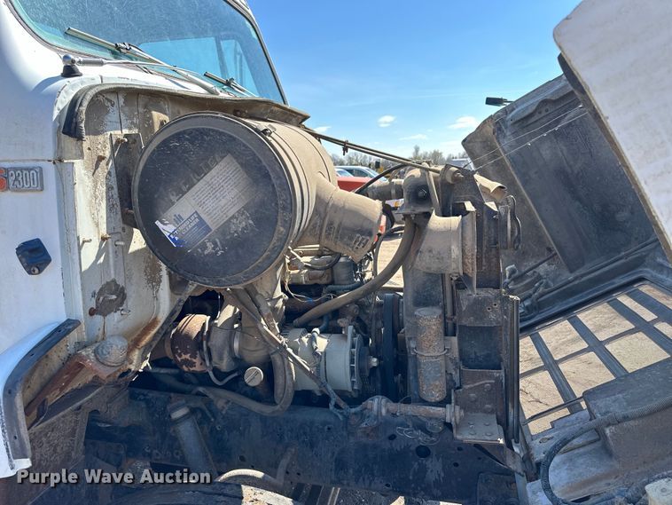 image for item OE9008 1986 International S2300 water truck