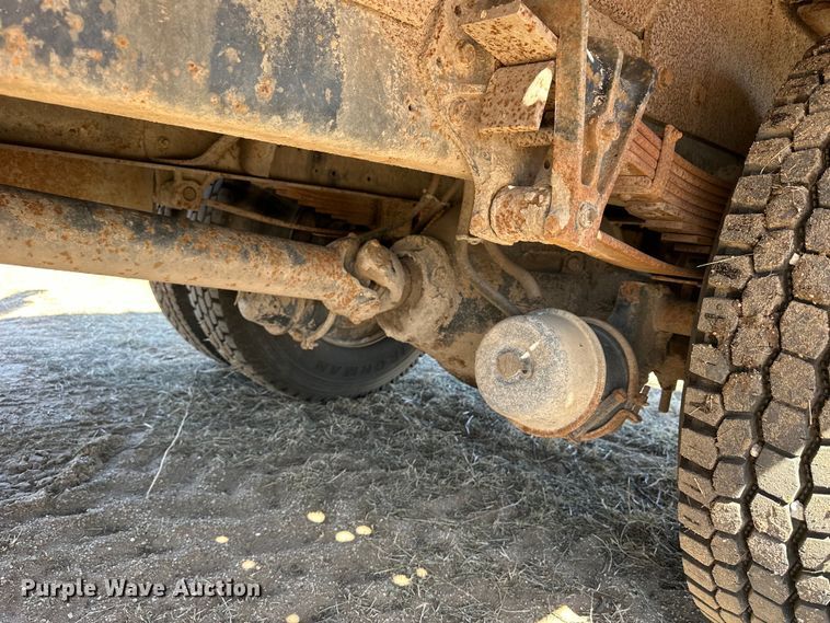 image for item OE9008 1986 International S2300 water truck