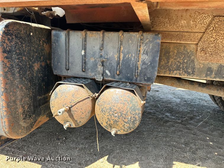 image for item OE9008 1986 International S2300 water truck