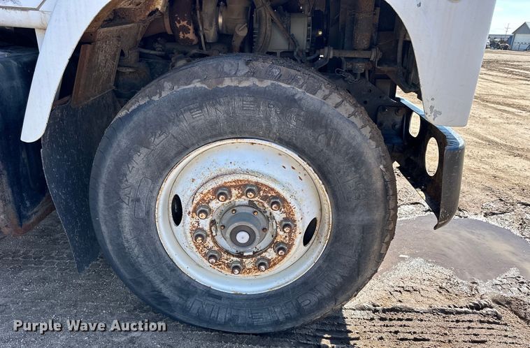 image for item OE9008 1986 International S2300 water truck