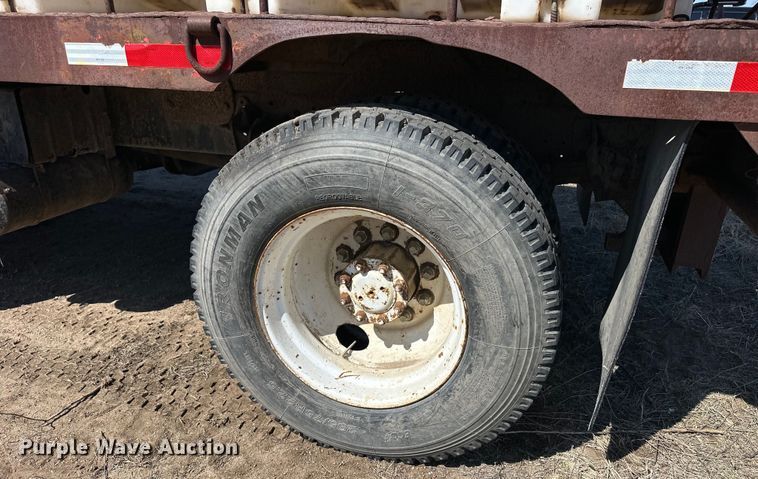 image for item OE9008 1986 International S2300 water truck