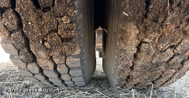 image for item OE9008 1986 International S2300 water truck