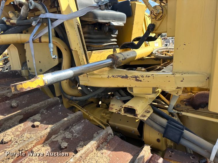 image for item OE9014 1998 Caterpillar D6R XL dozer