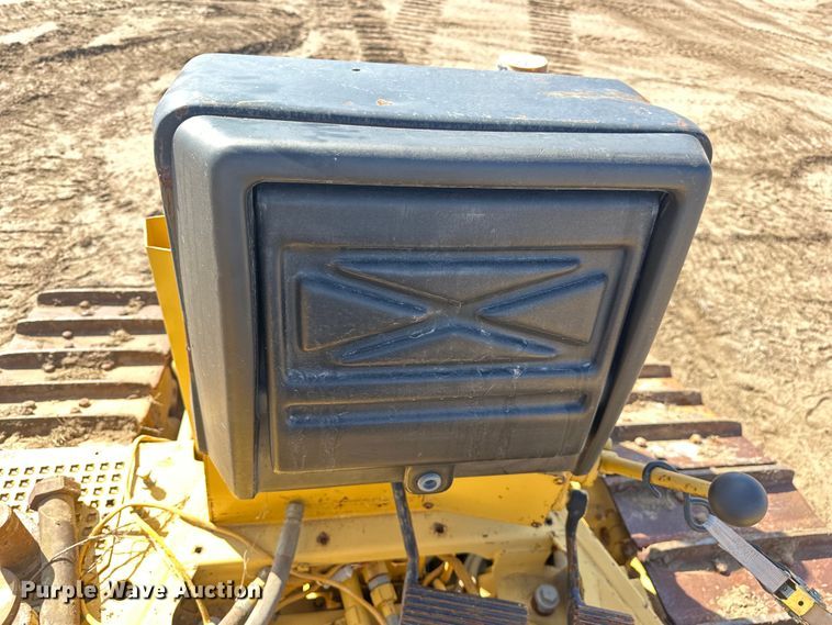 image for item OE9014 1998 Caterpillar D6R XL dozer