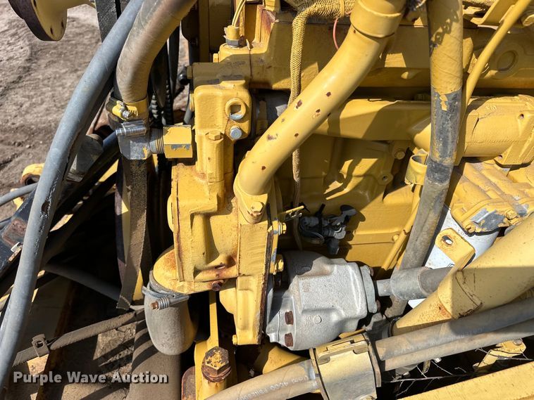 image for item OE9014 1998 Caterpillar D6R XL dozer