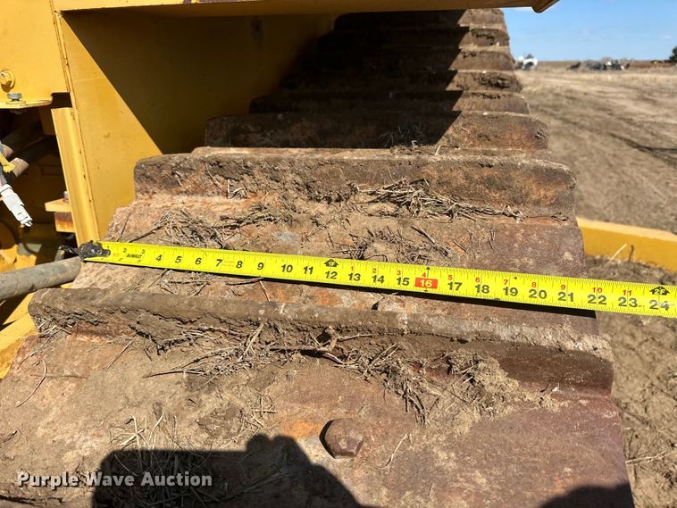 image for item OE9014 1998 Caterpillar D6R XL dozer