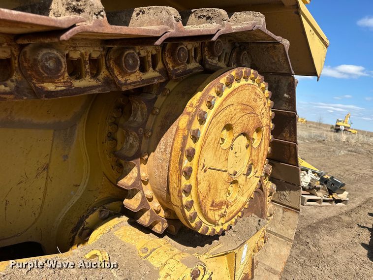 image for item OE9014 1998 Caterpillar D6R XL dozer