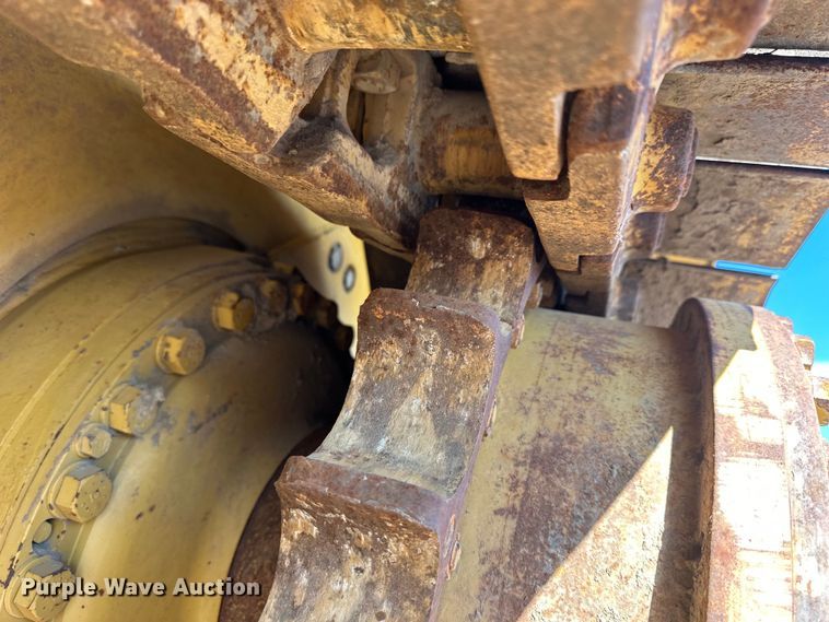 image for item OE9014 1998 Caterpillar D6R XL dozer