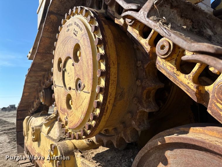 image for item OE9014 1998 Caterpillar D6R XL dozer