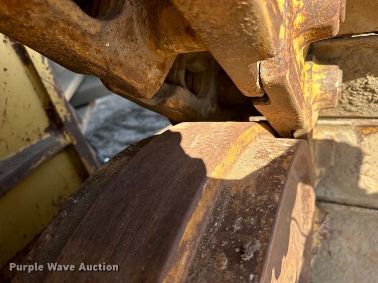 image for item OE9014 1998 Caterpillar D6R XL dozer