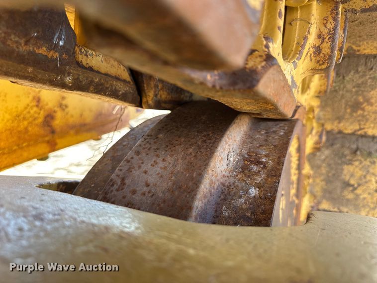 image for item OE9014 1998 Caterpillar D6R XL dozer