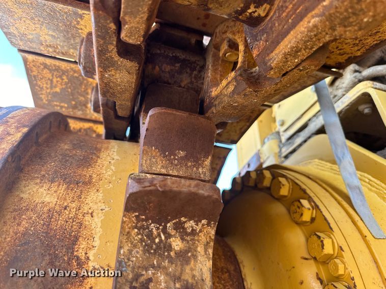 image for item OE9014 1998 Caterpillar D6R XL dozer