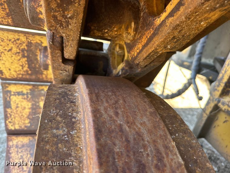 image for item OE9014 1998 Caterpillar D6R XL dozer