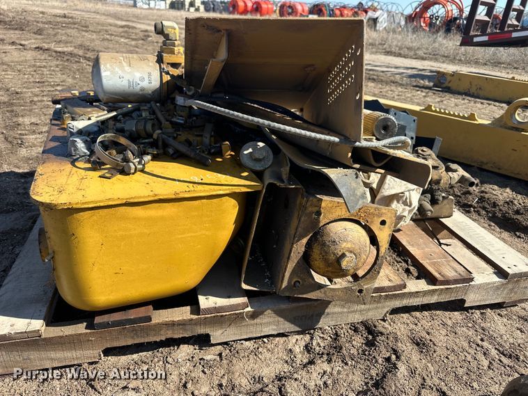 image for item OE9014 1998 Caterpillar D6R XL dozer