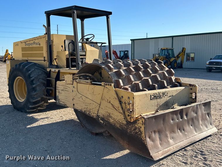 image for item OE9042 Champion  840 SuperPac single drum vibratory roller