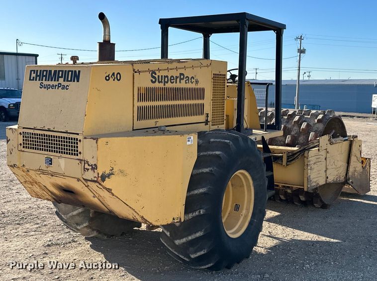 image for item OE9042 Champion  840 SuperPac single drum vibratory roller