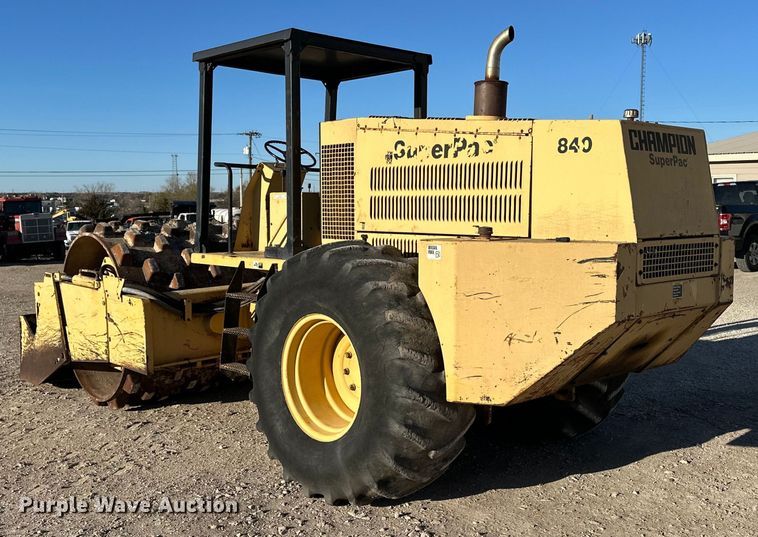 image for item OE9042 Champion  840 SuperPac single drum vibratory roller