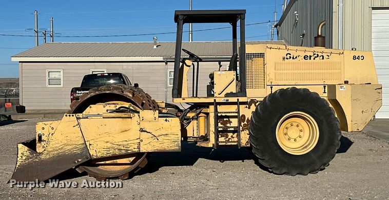 image for item OE9042 Champion  840 SuperPac single drum vibratory roller