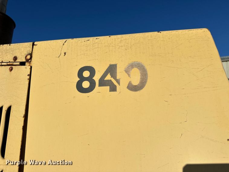 image for item OE9042 Champion  840 SuperPac single drum vibratory roller