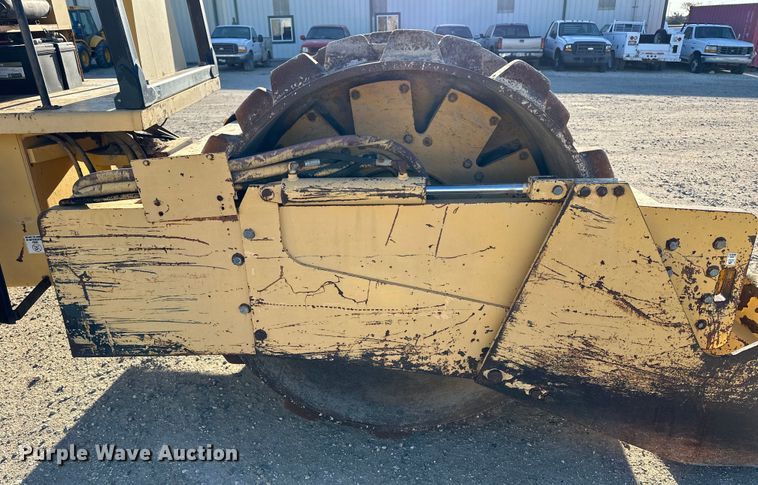 image for item OE9042 Champion  840 SuperPac single drum vibratory roller