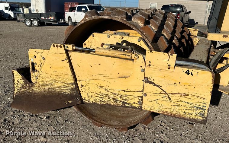 image for item OE9042 Champion  840 SuperPac single drum vibratory roller