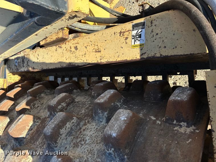 image for item OE9042 Champion  840 SuperPac single drum vibratory roller