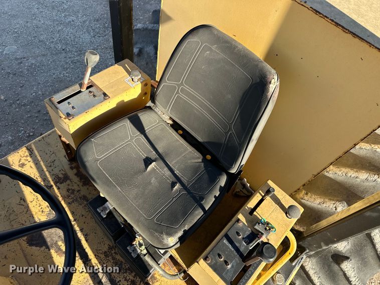 image for item OE9042 Champion  840 SuperPac single drum vibratory roller