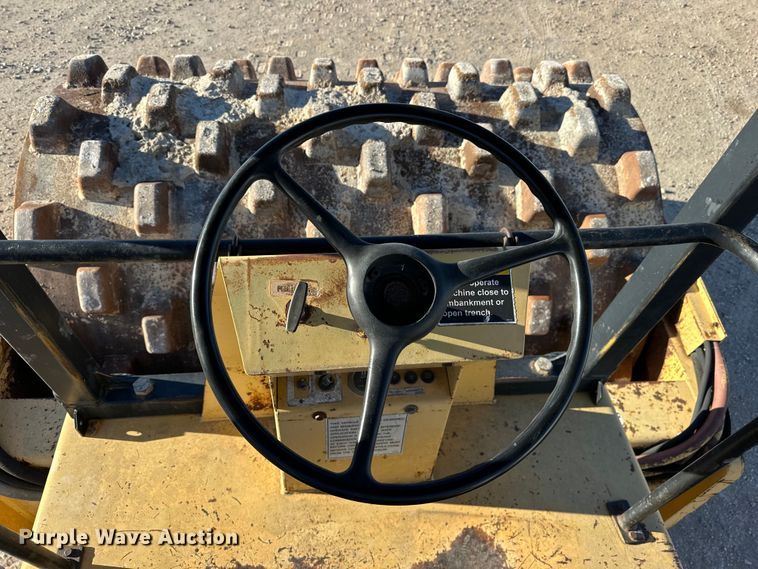 image for item OE9042 Champion  840 SuperPac single drum vibratory roller