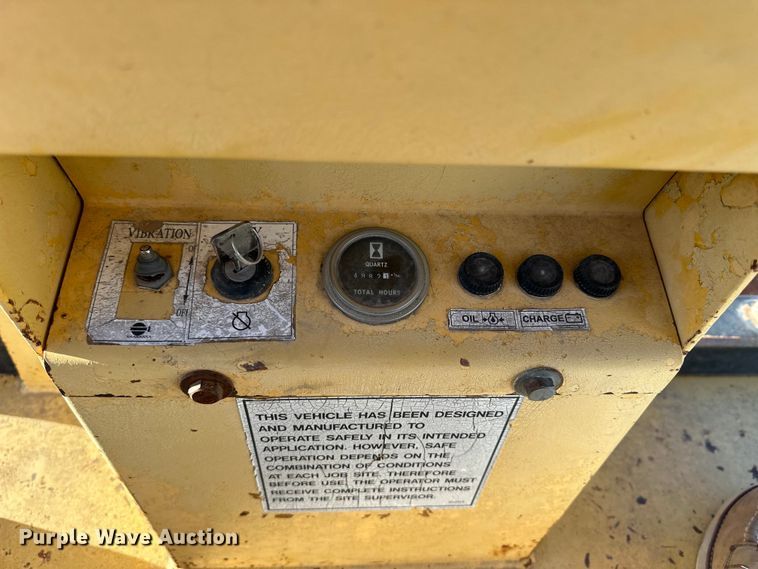 image for item OE9042 Champion  840 SuperPac single drum vibratory roller