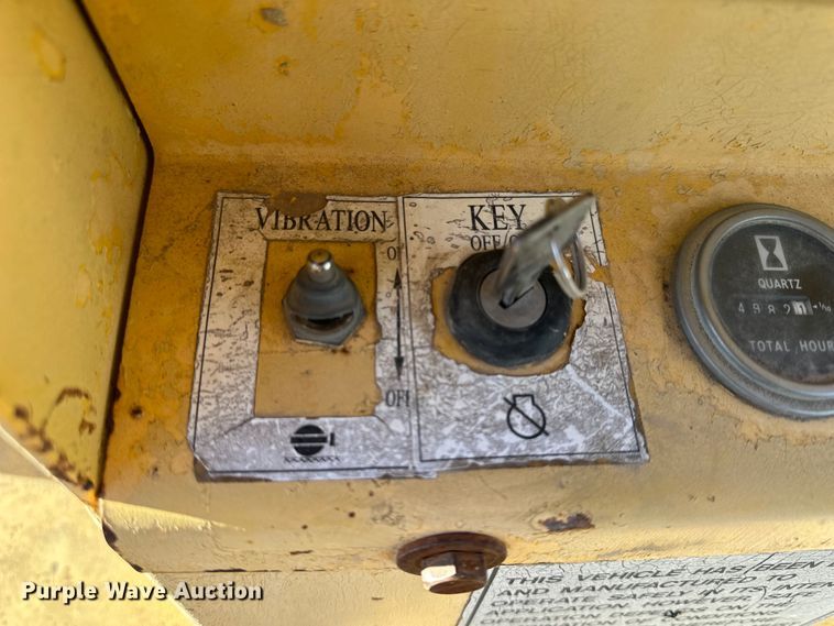 image for item OE9042 Champion  840 SuperPac single drum vibratory roller