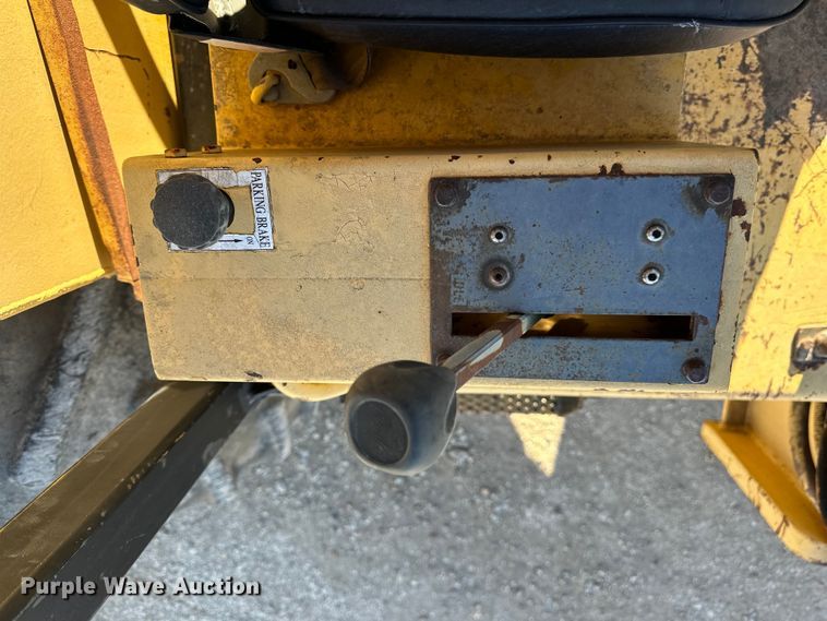 image for item OE9042 Champion  840 SuperPac single drum vibratory roller