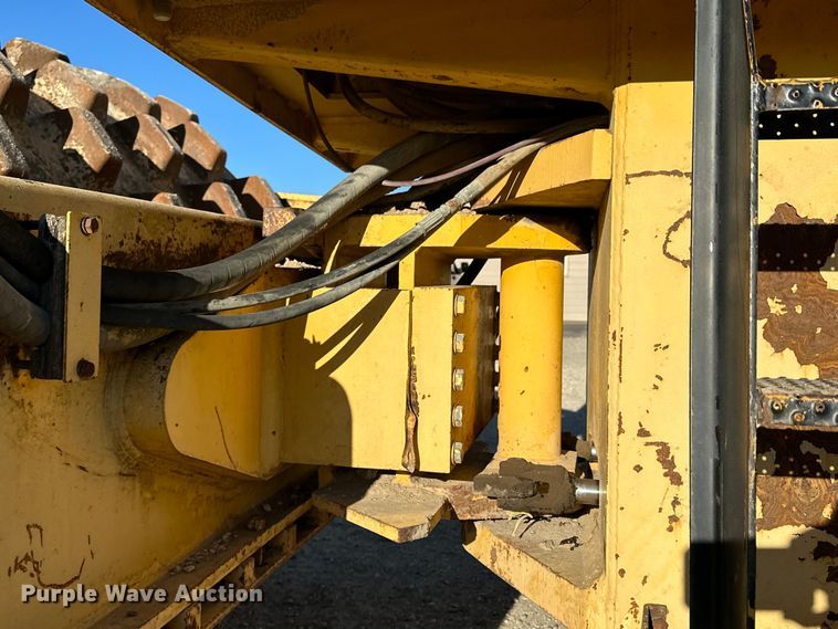 image for item OE9042 Champion  840 SuperPac single drum vibratory roller