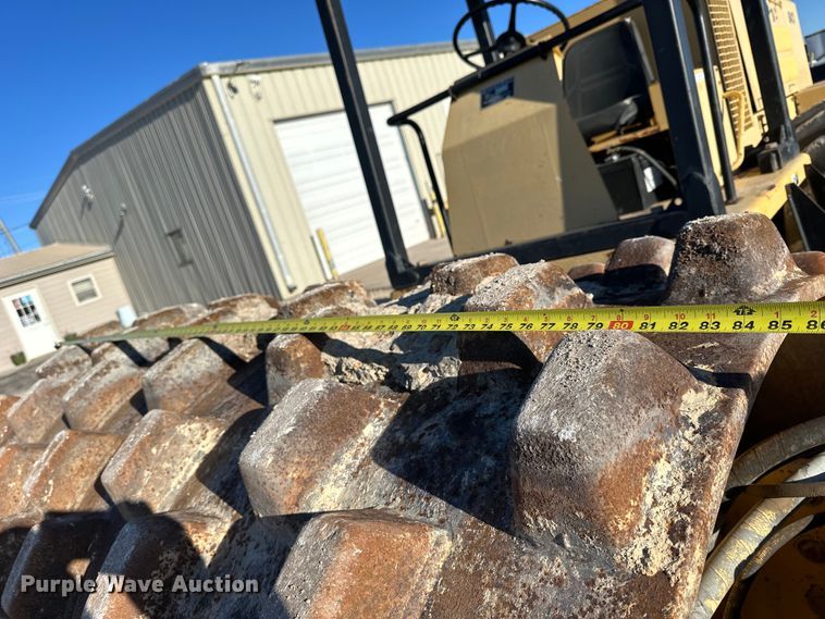 image for item OE9042 Champion  840 SuperPac single drum vibratory roller