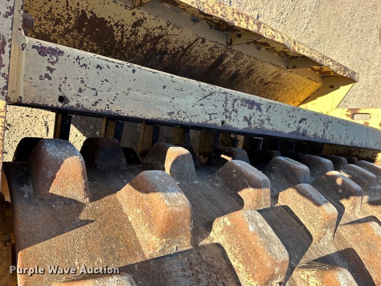 image for item OE9042 Champion  840 SuperPac single drum vibratory roller