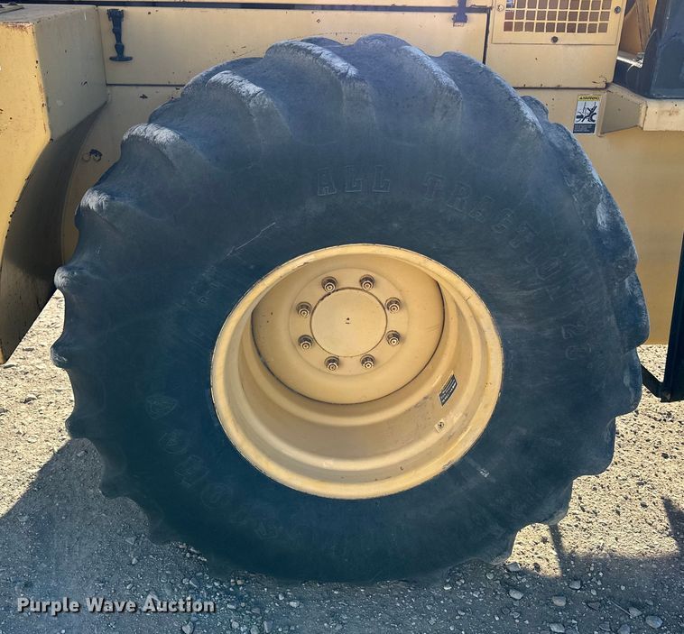 image for item OE9042 Champion  840 SuperPac single drum vibratory roller