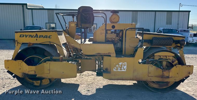 image for item OE9043 Vibro-Plus CC42A double drum vibratory roller