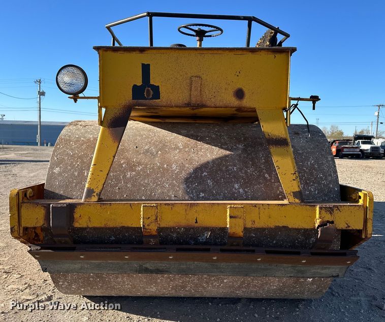 image for item OE9043 Vibro-Plus CC42A double drum vibratory roller