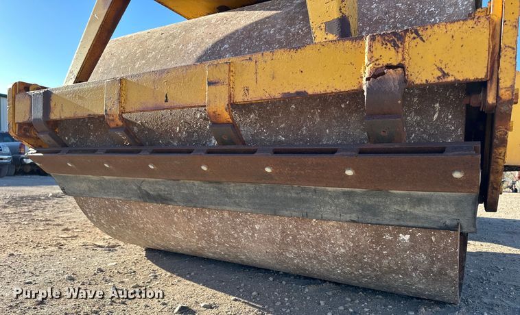 image for item OE9043 Vibro-Plus CC42A double drum vibratory roller