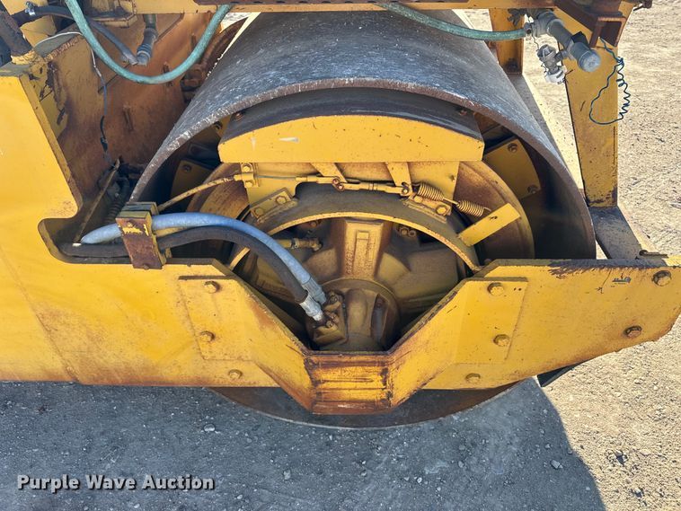 image for item OE9043 Vibro-Plus CC42A double drum vibratory roller