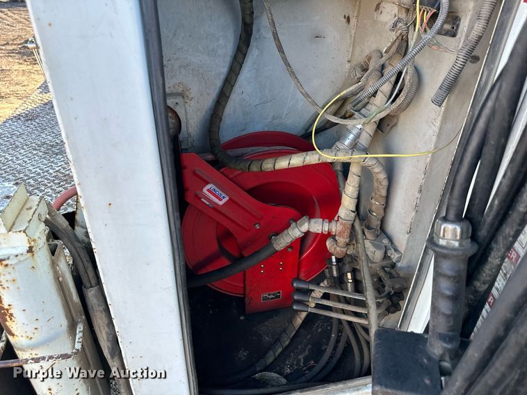 image for item OF9171 1995 Kenworth T300 utility / service truck