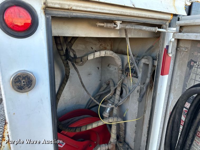 image for item OF9171 1995 Kenworth T300 utility / service truck