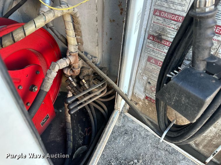 image for item OF9171 1995 Kenworth T300 utility / service truck