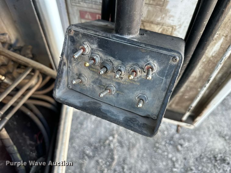 image for item OF9171 1995 Kenworth T300 utility / service truck