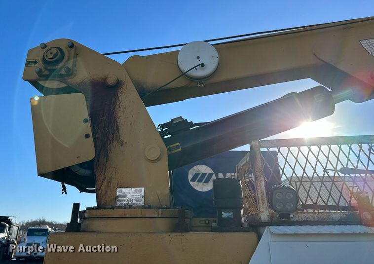 image for item OF9171 1995 Kenworth T300 utility / service truck